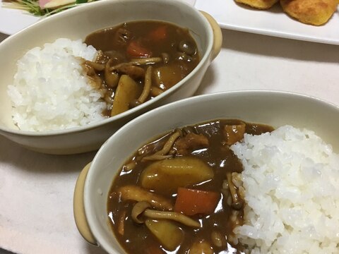 顆粒だしが隠し味♪鳥もも人参ジャガ芋しめじカレー♡